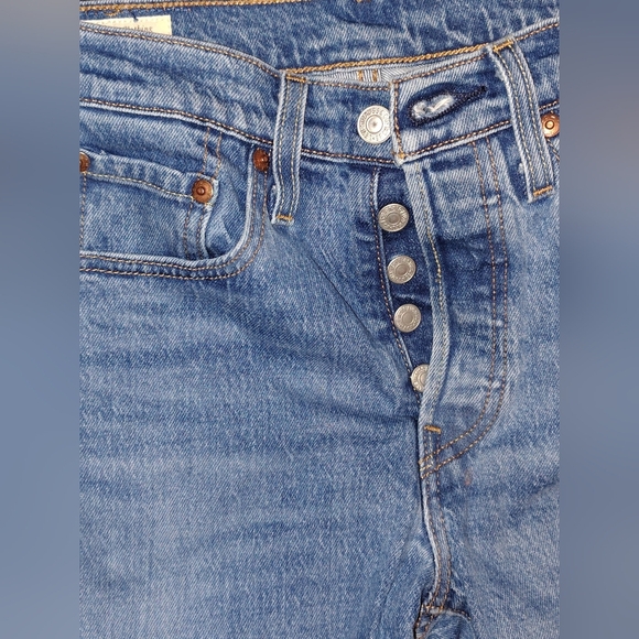 Classic Blue Women's Jeans Levi's 5 Button High Waist Raw Hem New With Tags Nwt - Picture 10 of 12